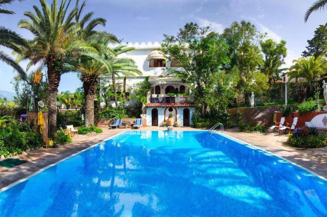 Villa Alkantara タオルミーナ エクステリア 写真