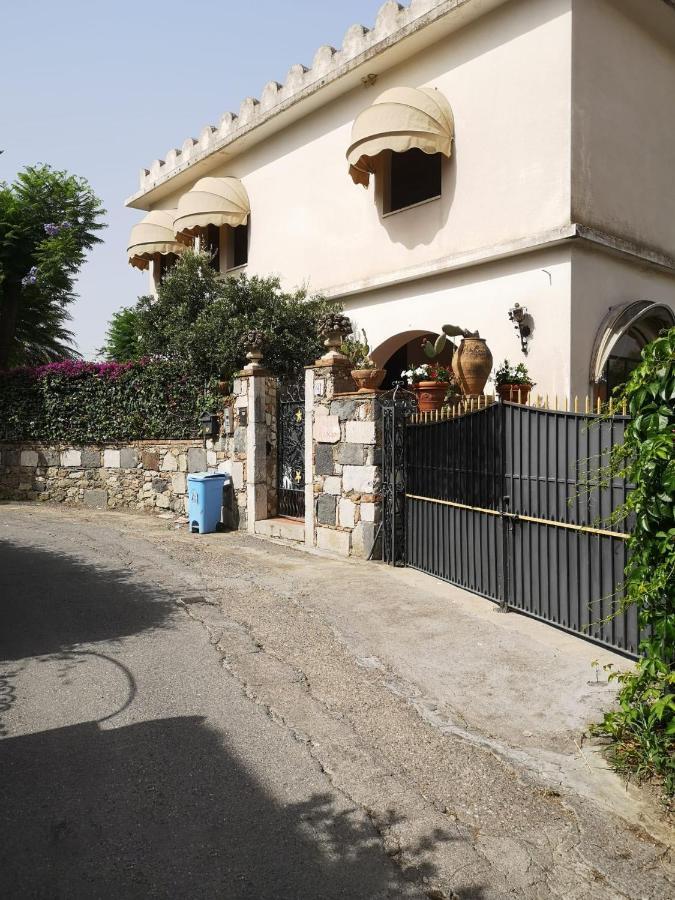 Villa Alkantara タオルミーナ エクステリア 写真